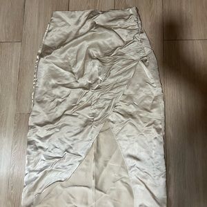 Zara size L satin skirt crème worn once